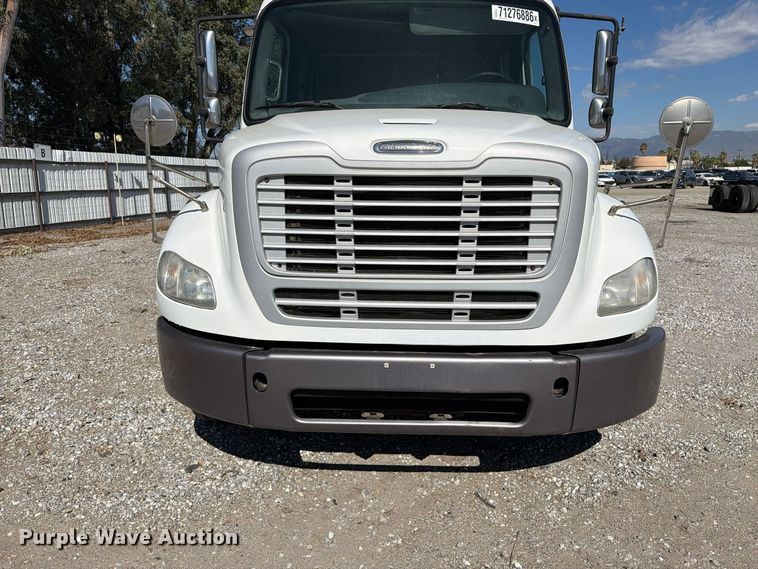 image for item YA5427 2016 Freightliner Business Class M2 semi truck