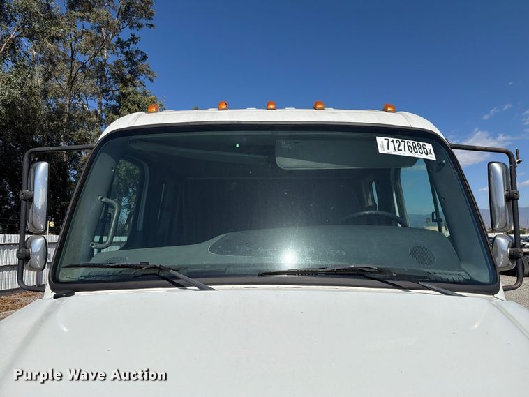 image for item YA5427 2016 Freightliner Business Class M2 semi truck