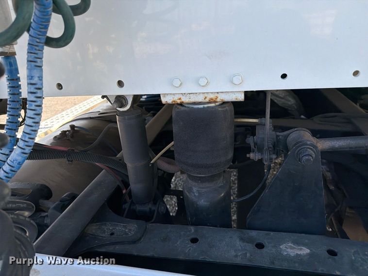 image for item YA5427 2016 Freightliner Business Class M2 semi truck