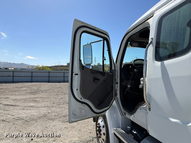 image for item YA5427 2016 Freightliner Business Class M2 semi truck