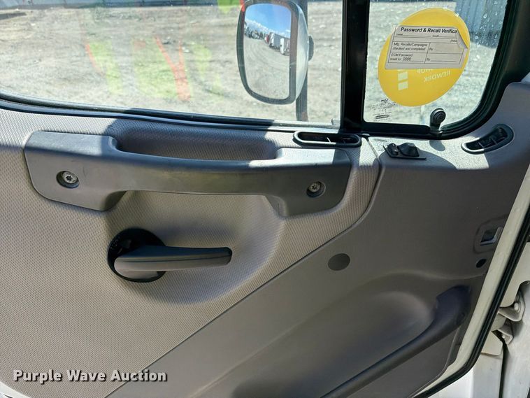 image for item YA5427 2016 Freightliner Business Class M2 semi truck