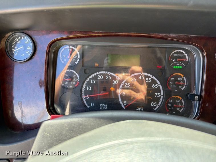 image for item YA5427 2016 Freightliner Business Class M2 semi truck