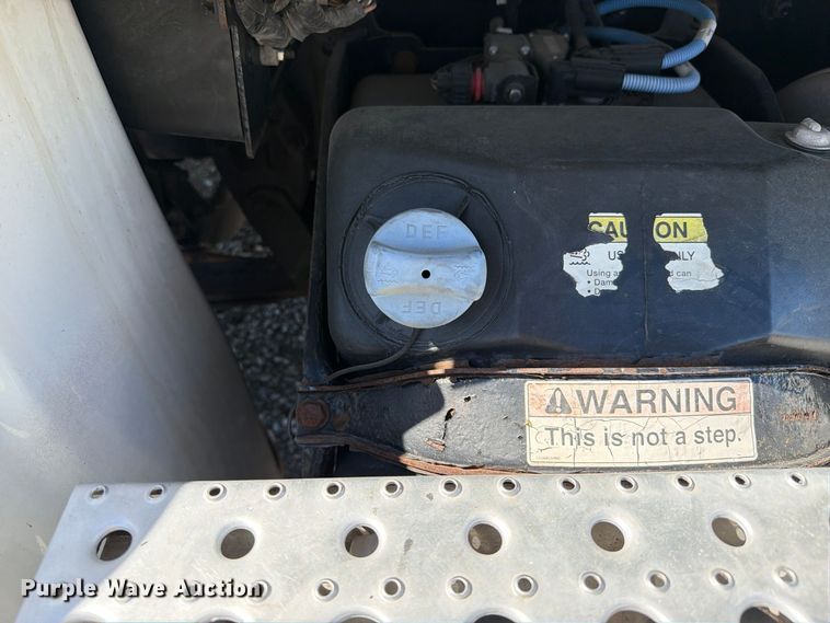 image for item YA5427 2016 Freightliner Business Class M2 semi truck