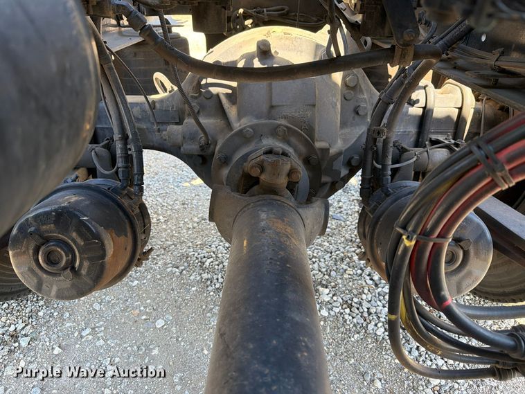 image for item YA5427 2016 Freightliner Business Class M2 semi truck