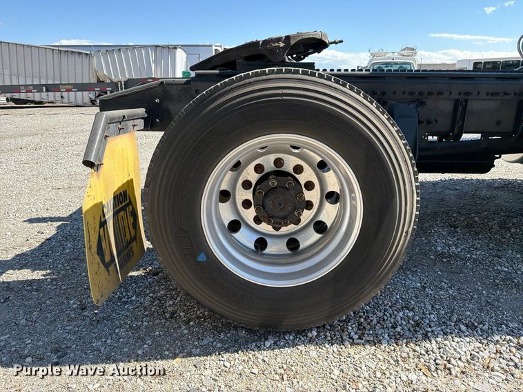 image for item YA5427 2016 Freightliner Business Class M2 semi truck