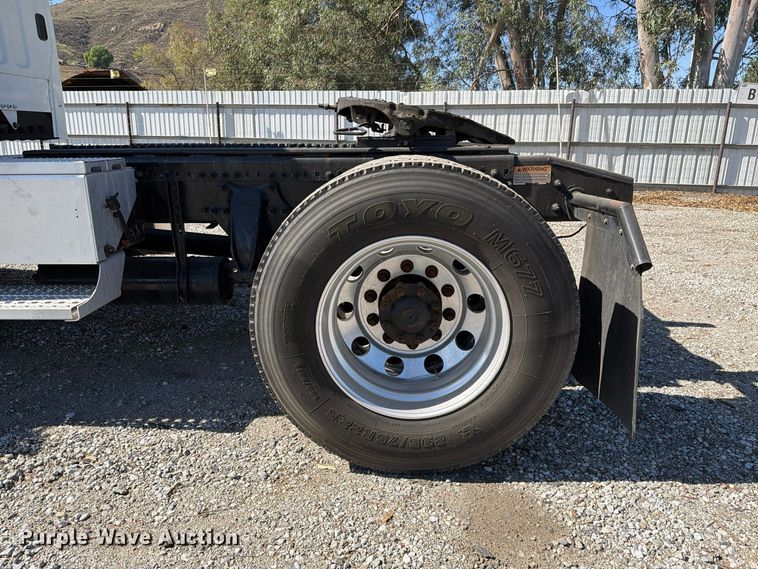 image for item YA5427 2016 Freightliner Business Class M2 semi truck