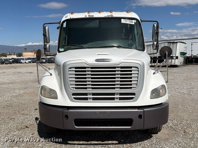 image for item YA5429 2016 Freightliner Business Class M2 semi truck