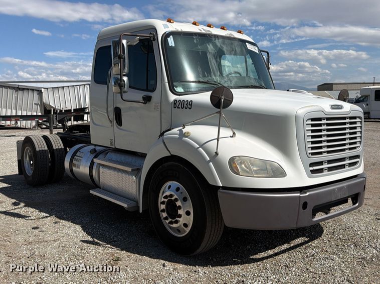 image for item YA5429 2016 Freightliner Business Class M2 semi truck