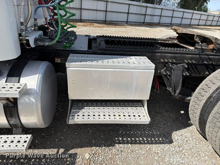 image for item YA5429 2016 Freightliner Business Class M2 semi truck