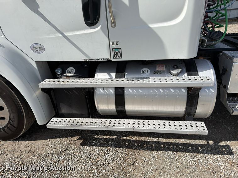 image for item YA5429 2016 Freightliner Business Class M2 semi truck