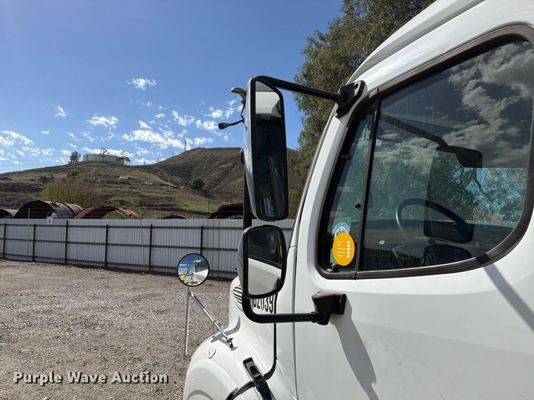 image for item YA5429 2016 Freightliner Business Class M2 semi truck