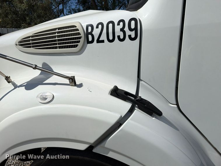 image for item YA5429 2016 Freightliner Business Class M2 semi truck