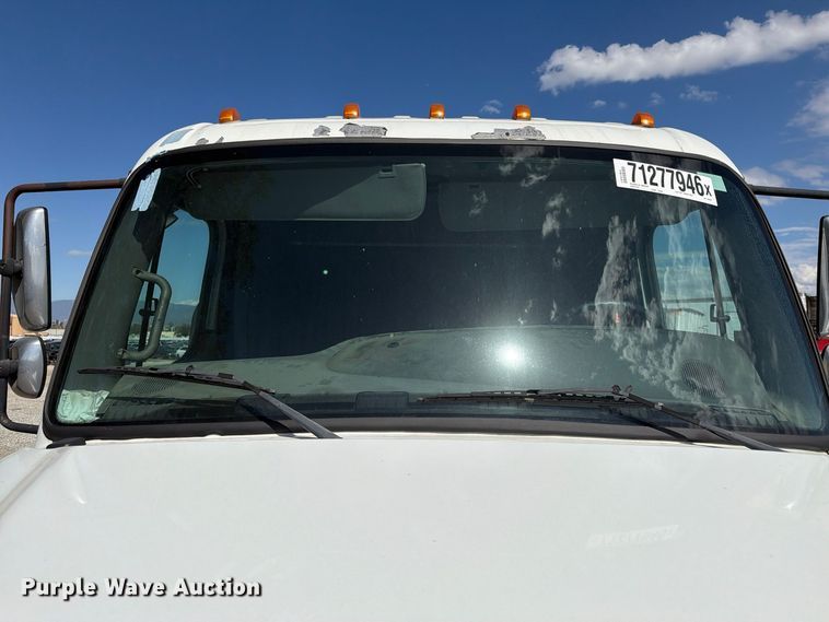 image for item YA5429 2016 Freightliner Business Class M2 semi truck