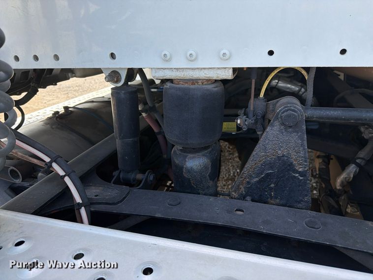 image for item YA5429 2016 Freightliner Business Class M2 semi truck