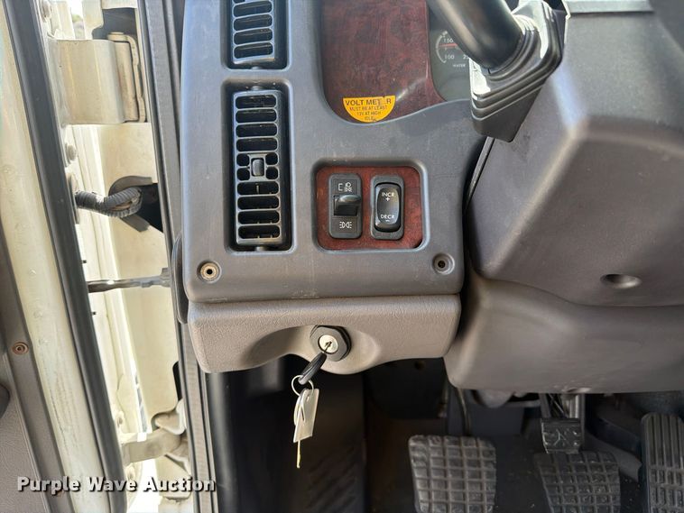 image for item YA5429 2016 Freightliner Business Class M2 semi truck