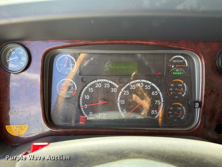 image for item YA5429 2016 Freightliner Business Class M2 semi truck