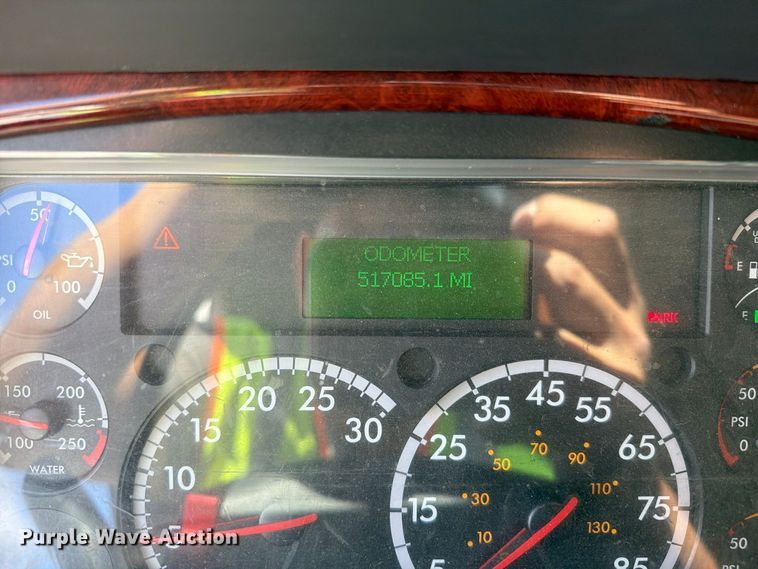 image for item YA5429 2016 Freightliner Business Class M2 semi truck