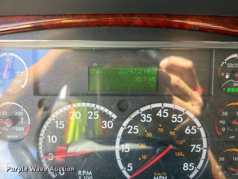 image for item YA5429 2016 Freightliner Business Class M2 semi truck