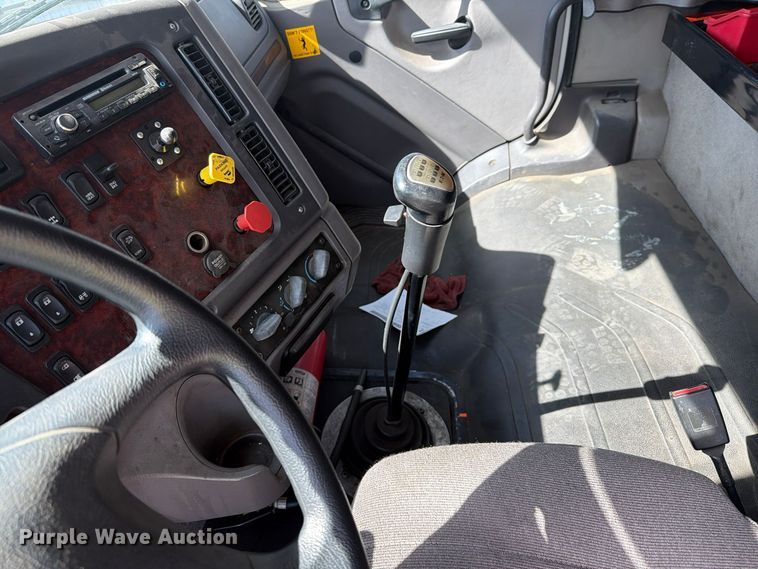 image for item YA5429 2016 Freightliner Business Class M2 semi truck