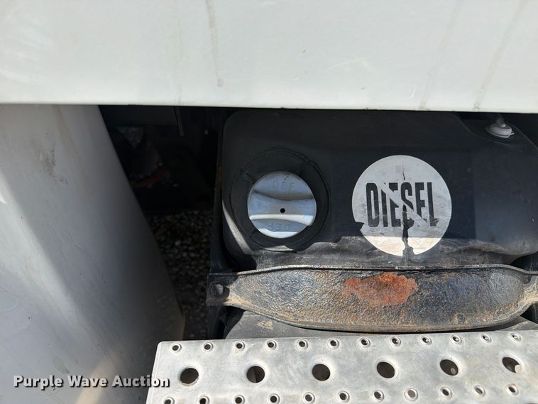 image for item YA5429 2016 Freightliner Business Class M2 semi truck