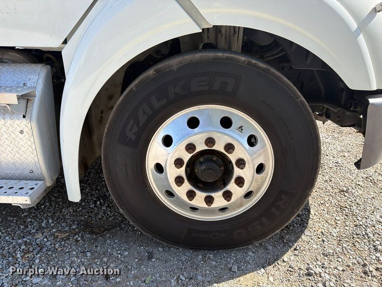 image for item YA5429 2016 Freightliner Business Class M2 semi truck