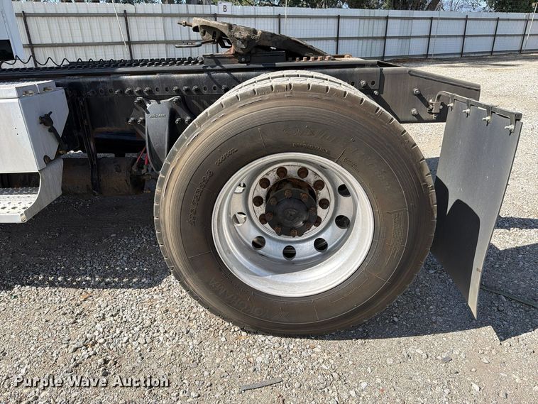 image for item YA5429 2016 Freightliner Business Class M2 semi truck