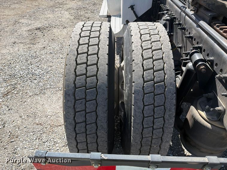 image for item YA5429 2016 Freightliner Business Class M2 semi truck
