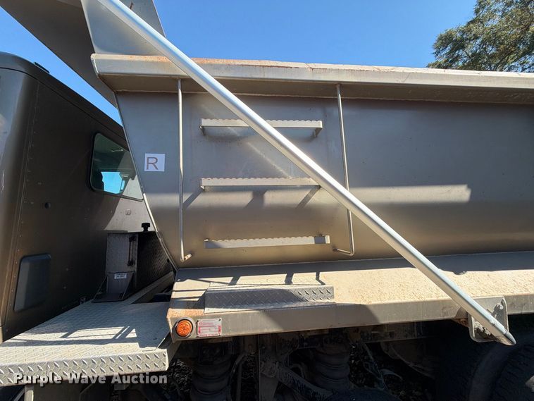 image for item YA5510 2020 Kenworth T880 dump truck