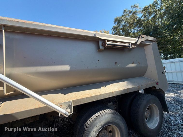 image for item YA5510 2020 Kenworth T880 dump truck