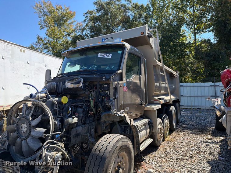 image for item YA5510 2020 Kenworth T880 dump truck