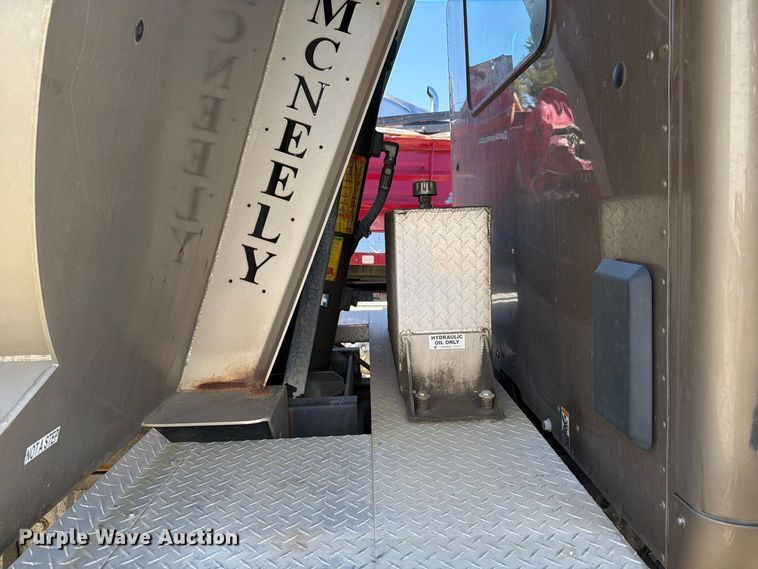 image for item YA5510 2020 Kenworth T880 dump truck