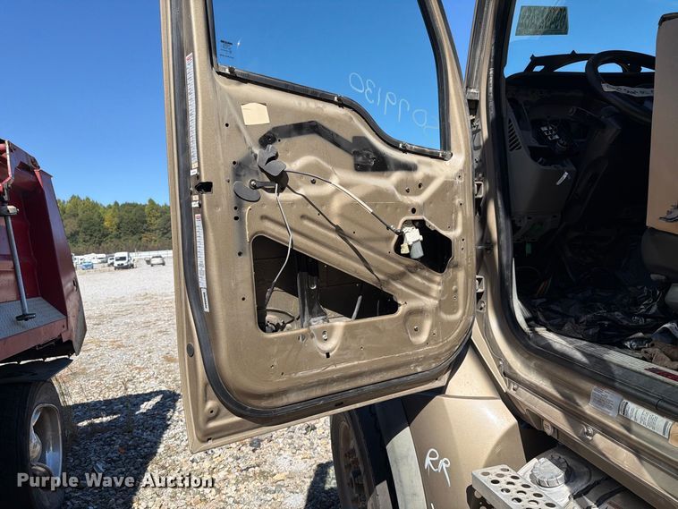 image for item YA5510 2020 Kenworth T880 dump truck
