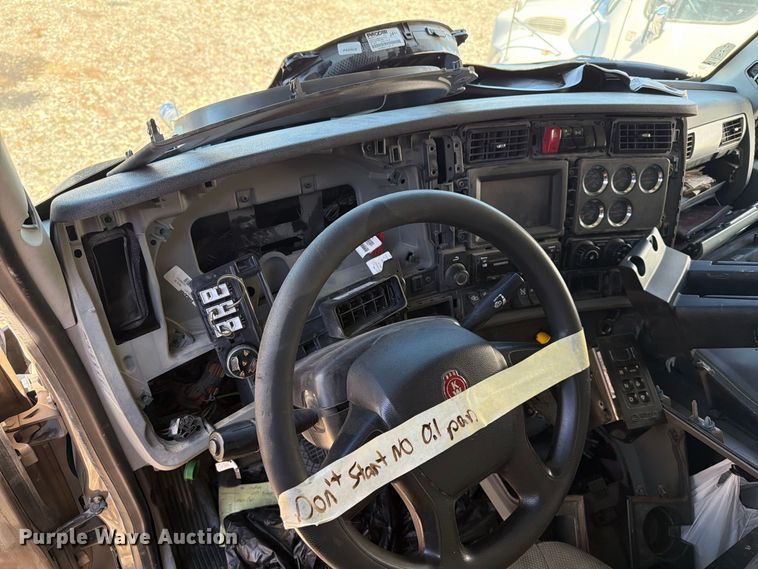 image for item YA5510 2020 Kenworth T880 dump truck
