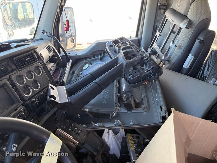 image for item YA5510 2020 Kenworth T880 dump truck