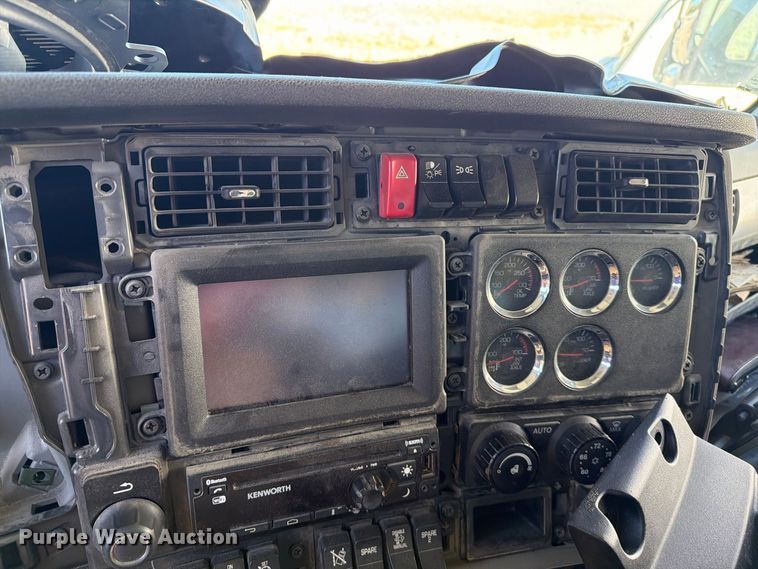 image for item YA5510 2020 Kenworth T880 dump truck