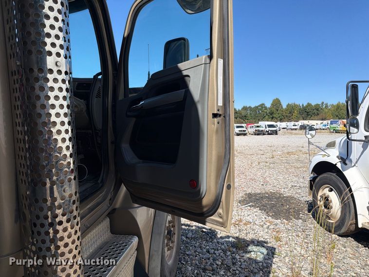 image for item YA5510 2020 Kenworth T880 dump truck
