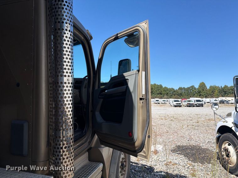 image for item YA5510 2020 Kenworth T880 dump truck