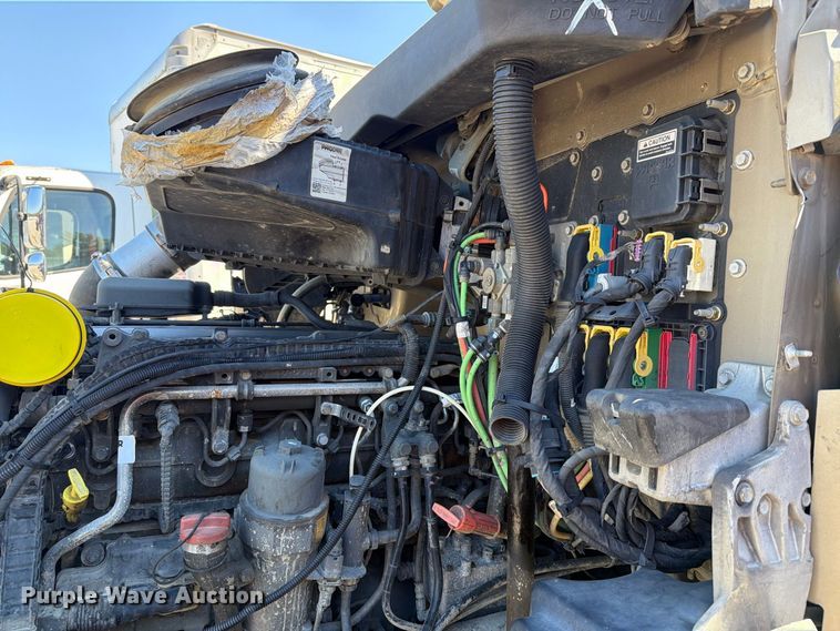 image for item YA5510 2020 Kenworth T880 dump truck