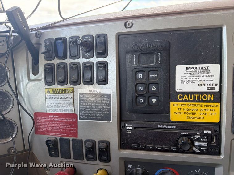 image for item YA5514 2015 Mack Granite dump truck