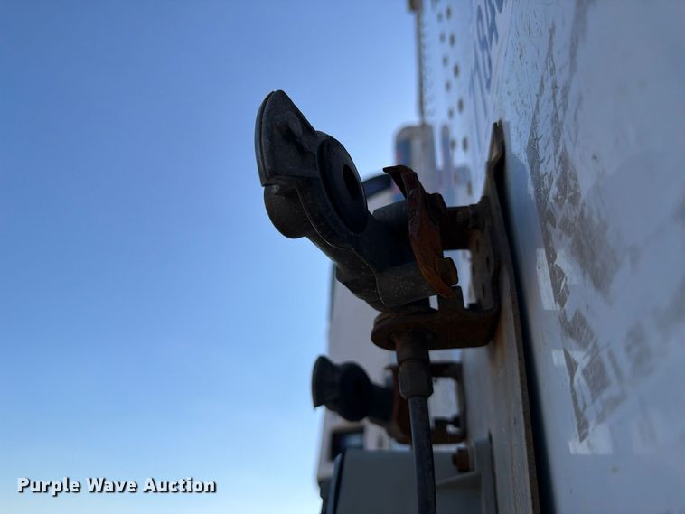 image for item YA5517 2005 Wabash DVCVHPC dry van trailer