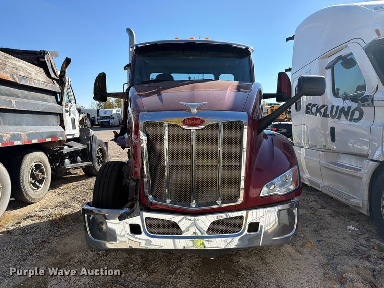 image for item YA5544 2023 Peterbilt 579 semi truck