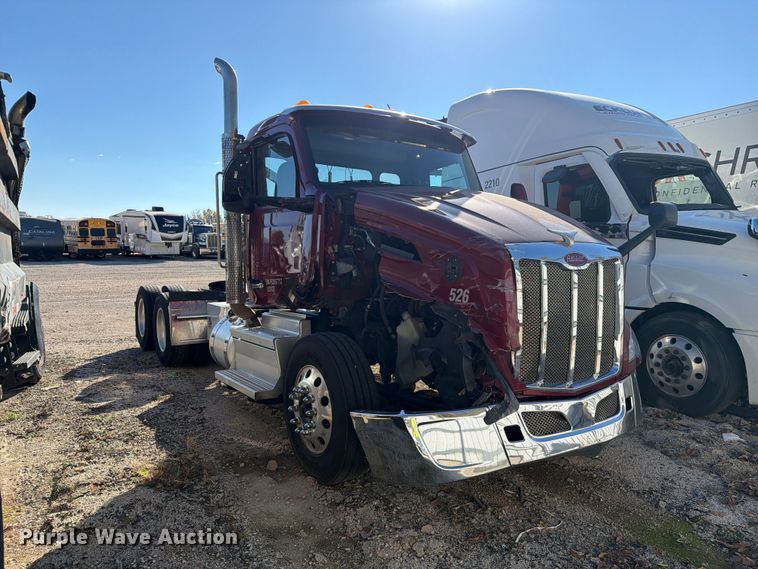 image for item YA5544 2023 Peterbilt 579 semi truck