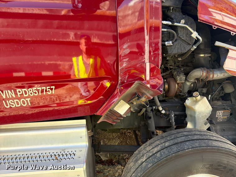 image for item YA5544 2023 Peterbilt 579 semi truck