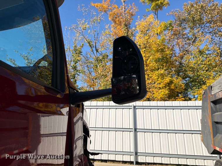 image for item YA5544 2023 Peterbilt 579 semi truck