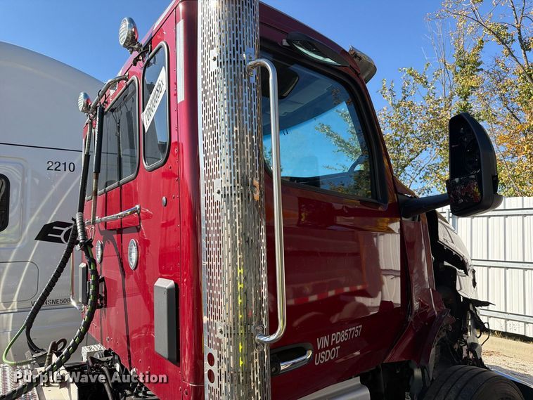 image for item YA5544 2023 Peterbilt 579 semi truck