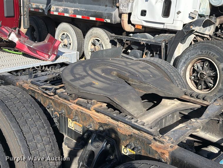 image for item YA5544 2023 Peterbilt 579 semi truck
