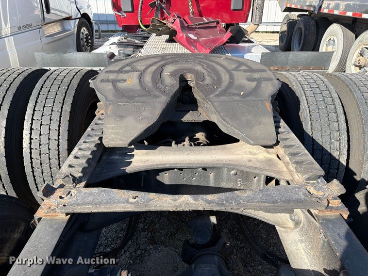 image for item YA5544 2023 Peterbilt 579 semi truck