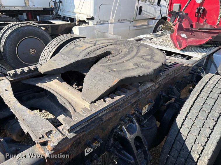 image for item YA5544 2023 Peterbilt 579 semi truck