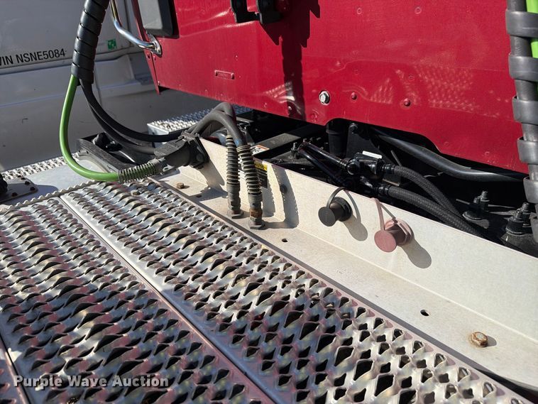 image for item YA5544 2023 Peterbilt 579 semi truck