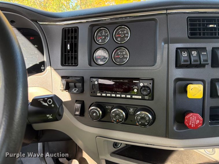 image for item YA5544 2023 Peterbilt 579 semi truck
